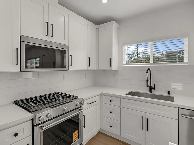 15208 Fernview St #15210 — Photo 16
