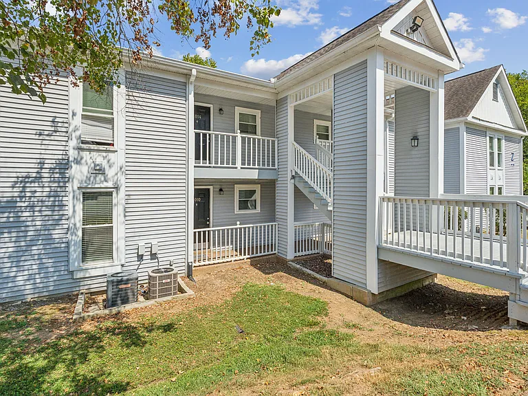 Piccadilly Apartments — Photo 18