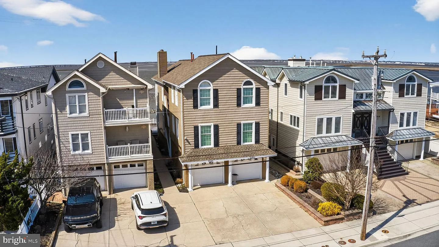 1544 Pleasure Ave photo 1