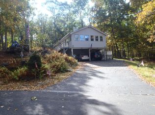128 Ledgeview Dr, Hawley, PA