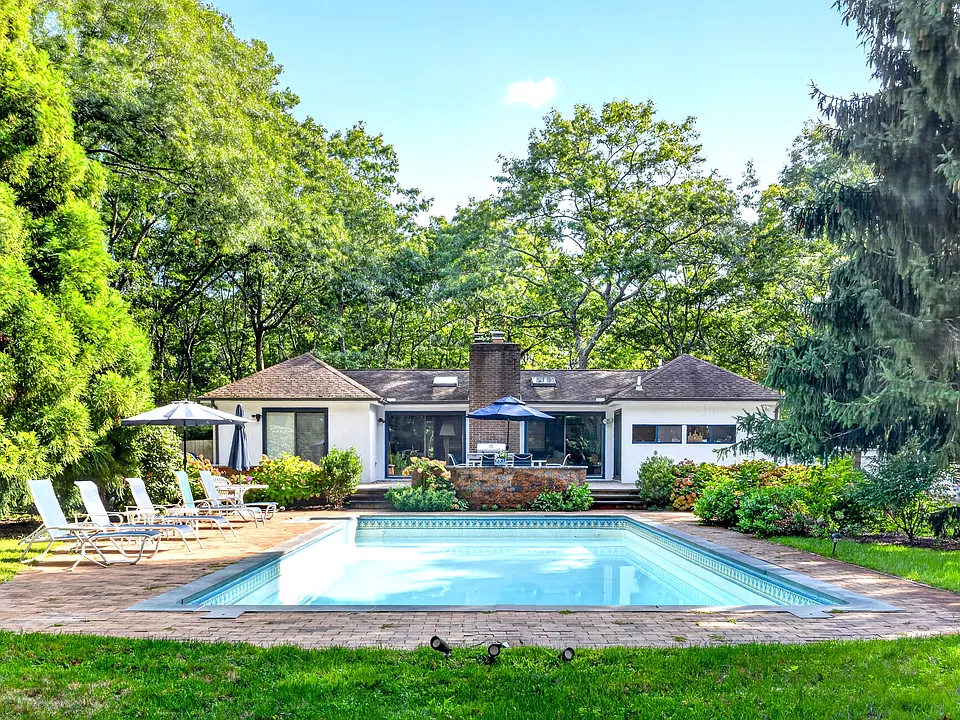 27 Wooded Oak Ln