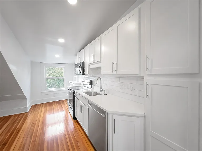100 Chestnut Ave #3 — Photo 5