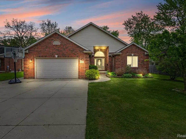 1520 Garden St, Garden City, MI 48135