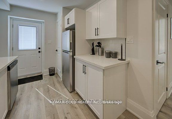 2nd image of 91 Locks Rd Unit 2