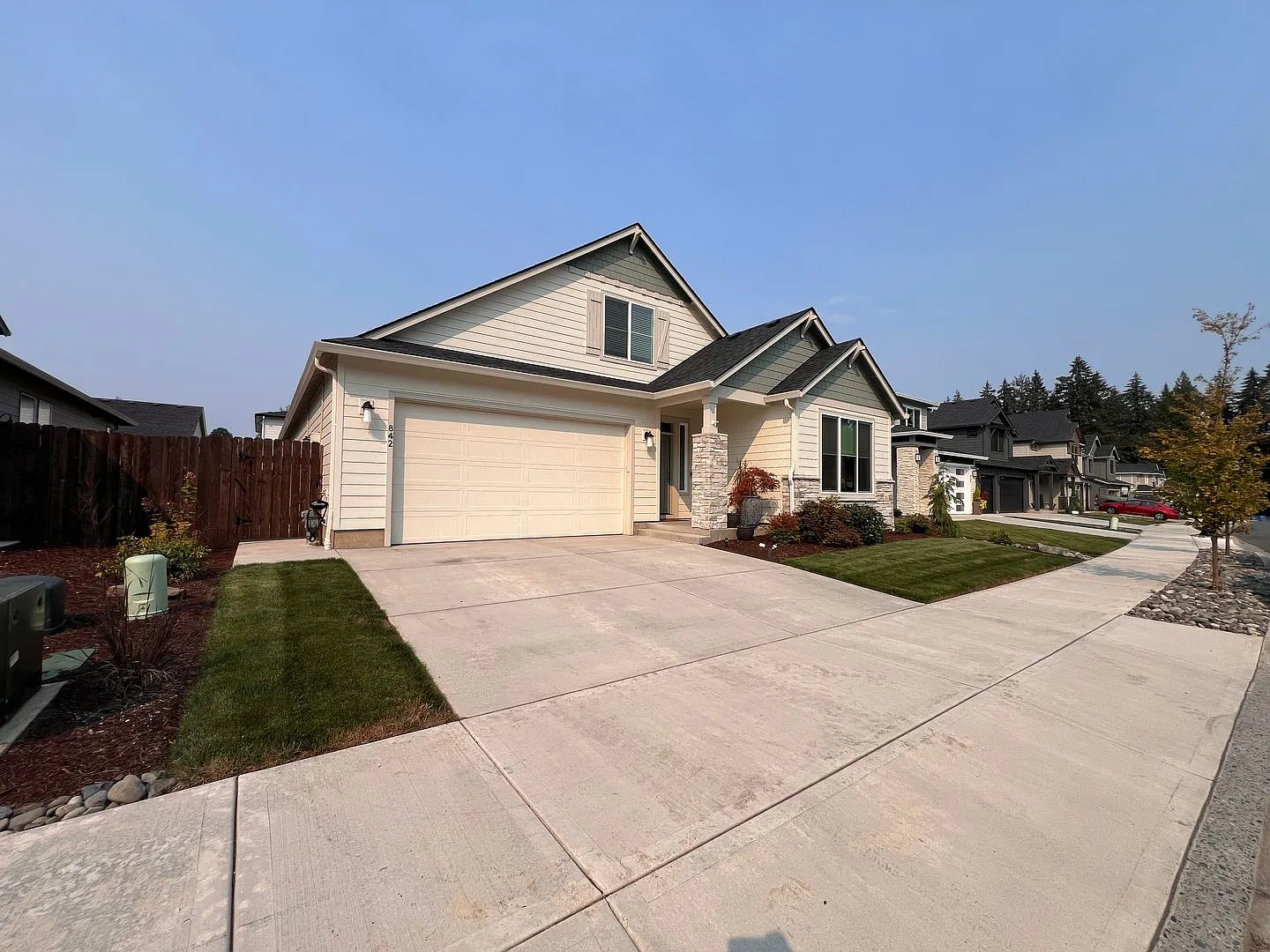 Gorgeous 5 Bedroom in Battle Ground! — Photo 2