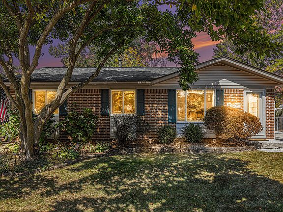 2nd image of 42706 Somerset Dr