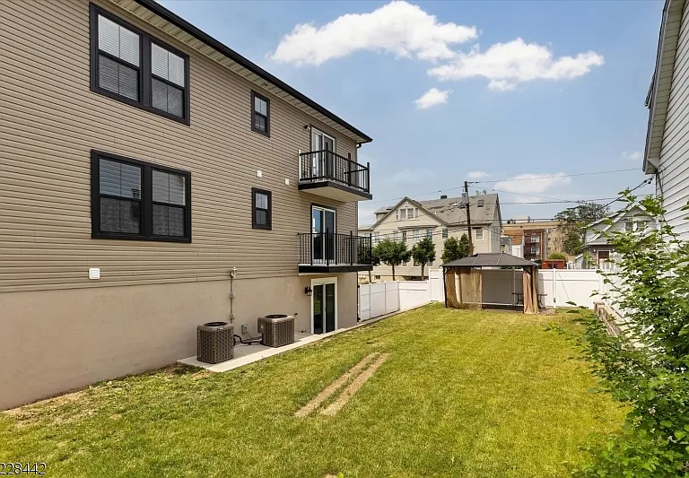 706 Elm St — Photo 11
