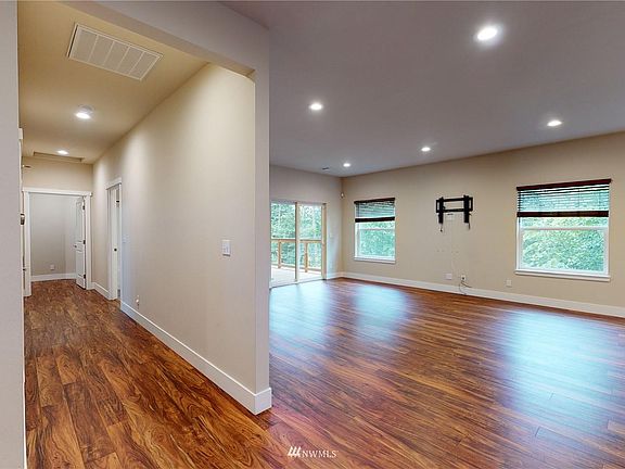 4th image of 987 NE Musket Way