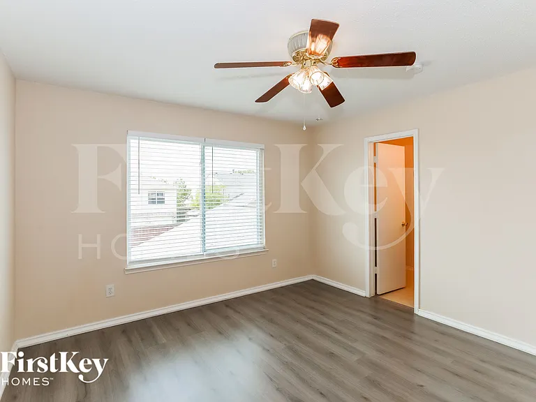 4368 Onyx Dr — Photo 8