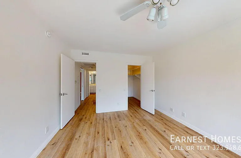 4915 Tyrone Ave #204 — Photo 11