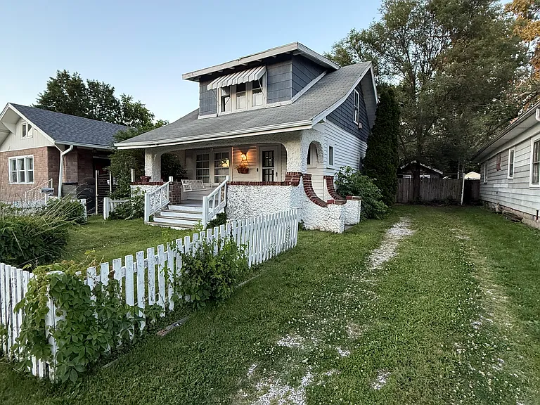 415 S Grand Ave — Photo 2