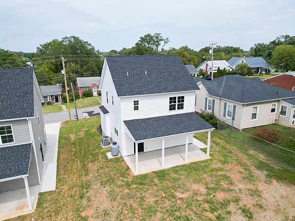 3rd image of 311 Bell St