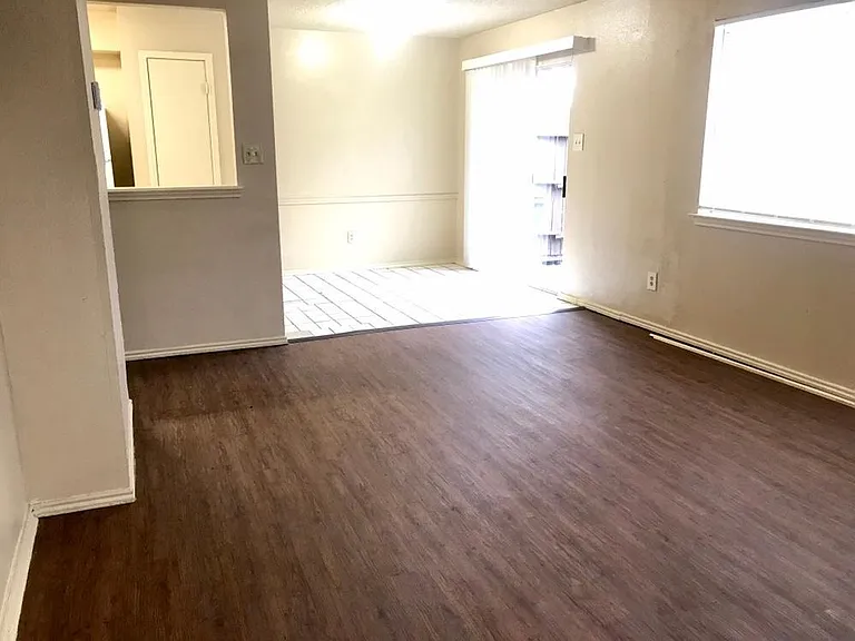 7528 Oak Chase — Photo 2