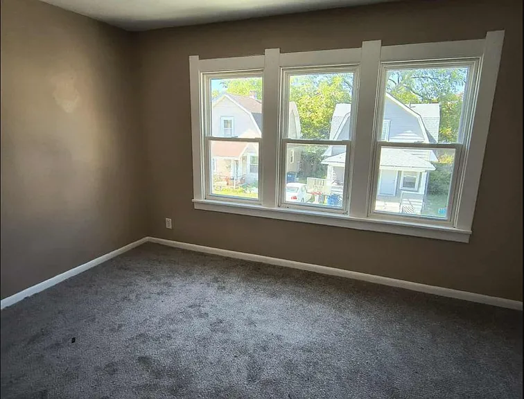 3924 Burnham Ave — Photo 8