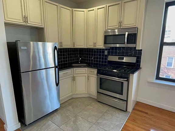 5th image of 21-27 21st Ave #1