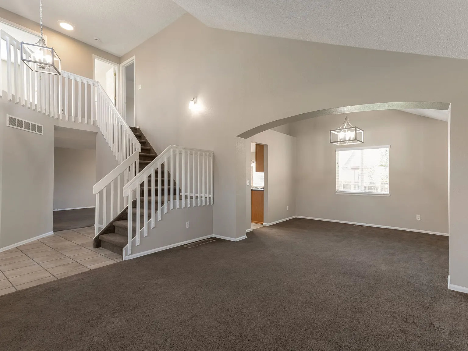 4 bed, 2400 sqft, $3,195 — Photo 3