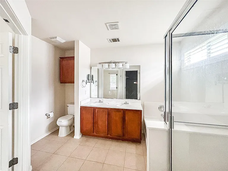 7810 Squirrel Hollow Dr — Photo 20