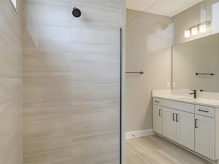 16905 Sweetwater Village Dr — Photo 26