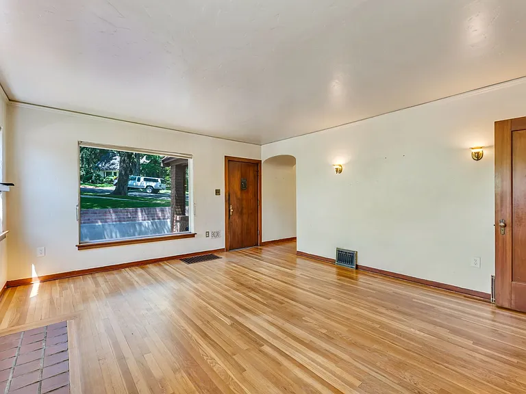 760 Marsh Ave — Photo 11