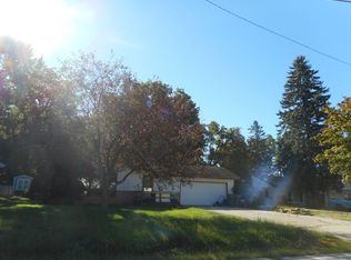 414 Prospect Ave, Pewaukee, WI 53072