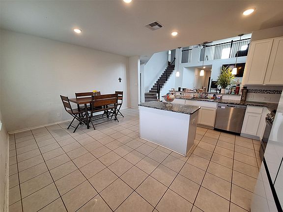 5th image of 422 Barren Oak Ln