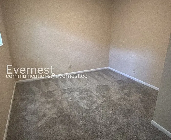1710 Ichabod Ln #B — Photo 12