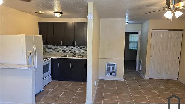 2 bed, 697 sqft, $975 — Photo 2