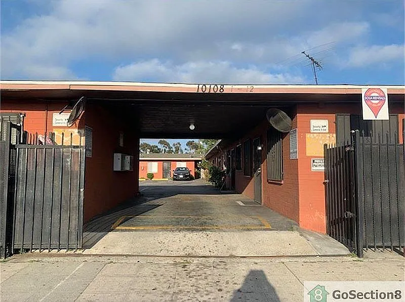 10108 S Figueroa St