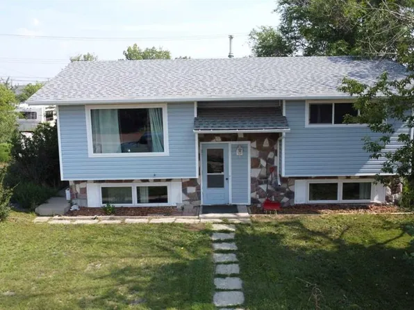 110 S 4th Ave E, Oyen, AB T0J 2J0