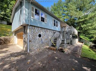 1815 Winding Hill Dr, Charleston, WV
