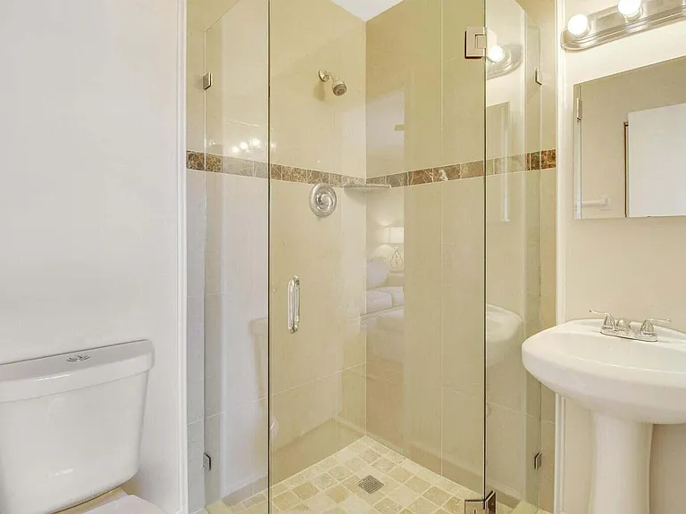 2730 SW 13th St #203 — Photo 19