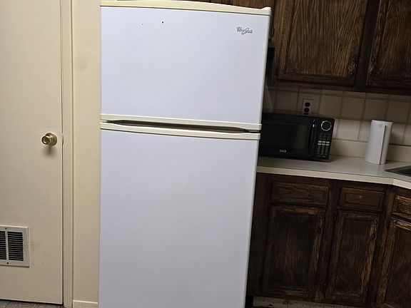 2nd image of 308 Maple Ave #6