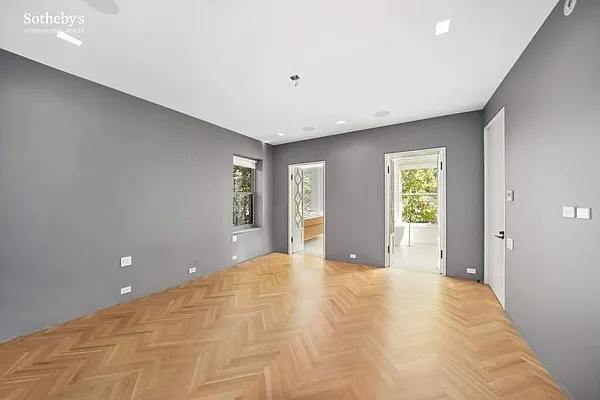 Sold by Sotheby's International Realty | media 16