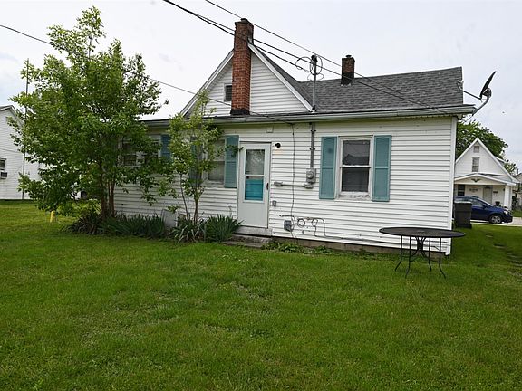 3rd image of 222 S Maple St