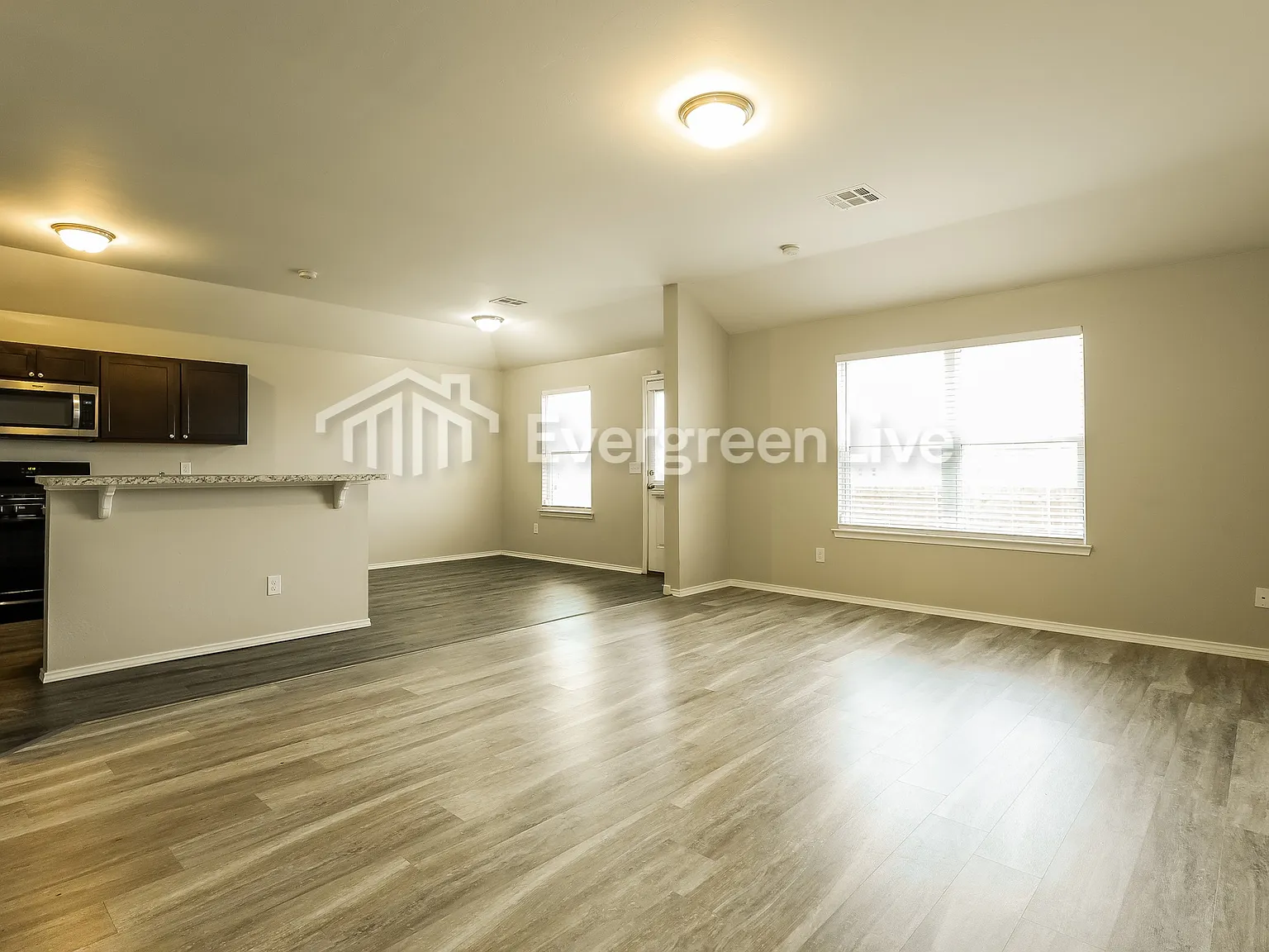 4 bed, 2.0 bath, 1931 sqft, $1,795 — Photo 4