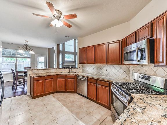 3rd image of 10115 White Oak Trail Ln
