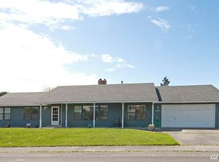 1225 SW Barrington Dr, Oak Harbor, WA 98277