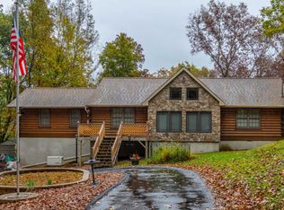 164 Chipmunk Rd, Bushkill, PA 18324
