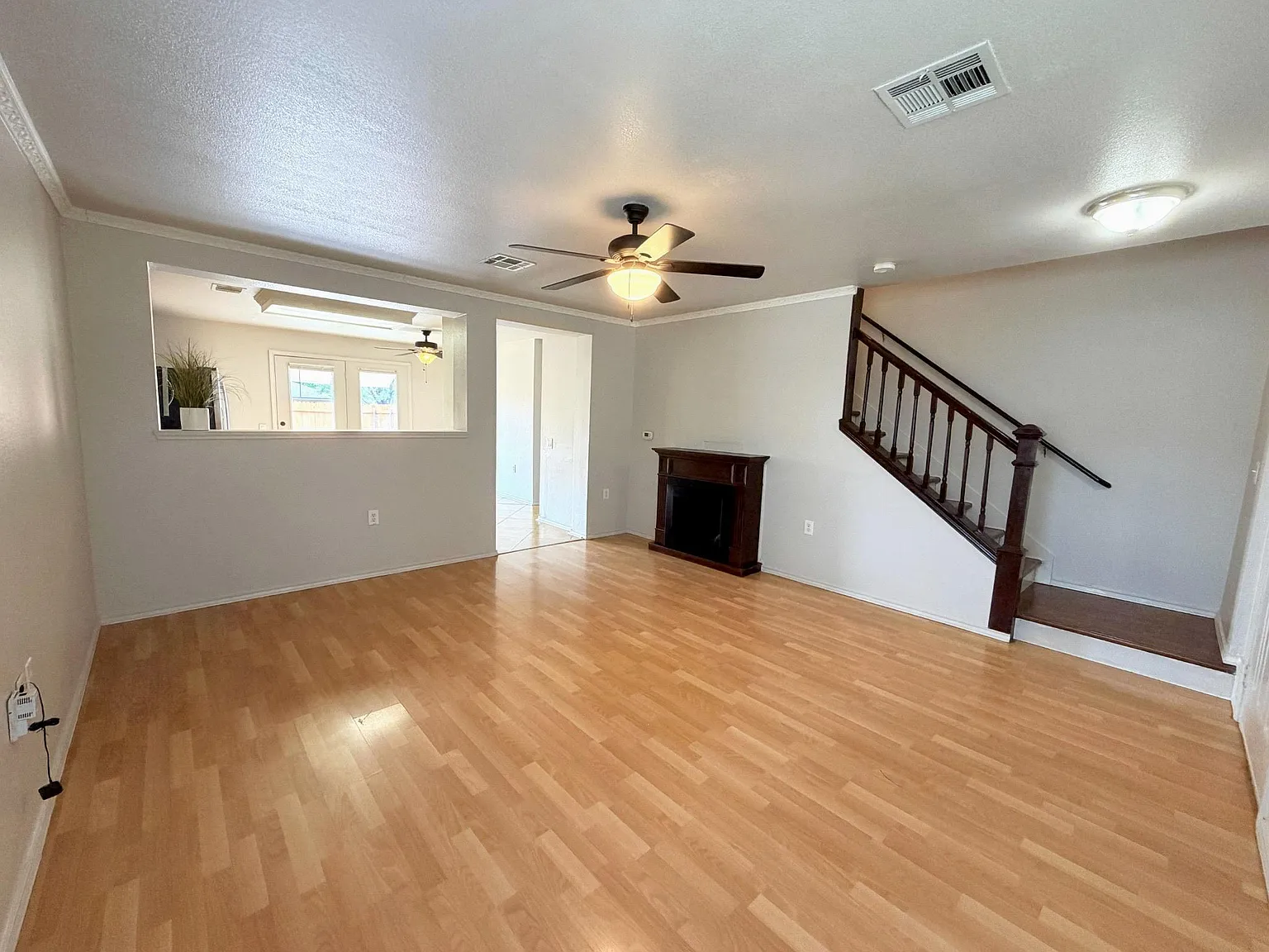 3 bed, 2.5 bath, 1491 sqft, $2,000 — Photo 2