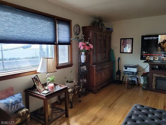 5th image of 912 Randolph Ave