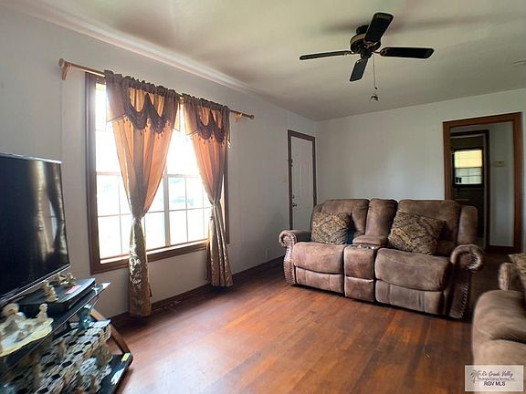4th image of 124 W Park Dr