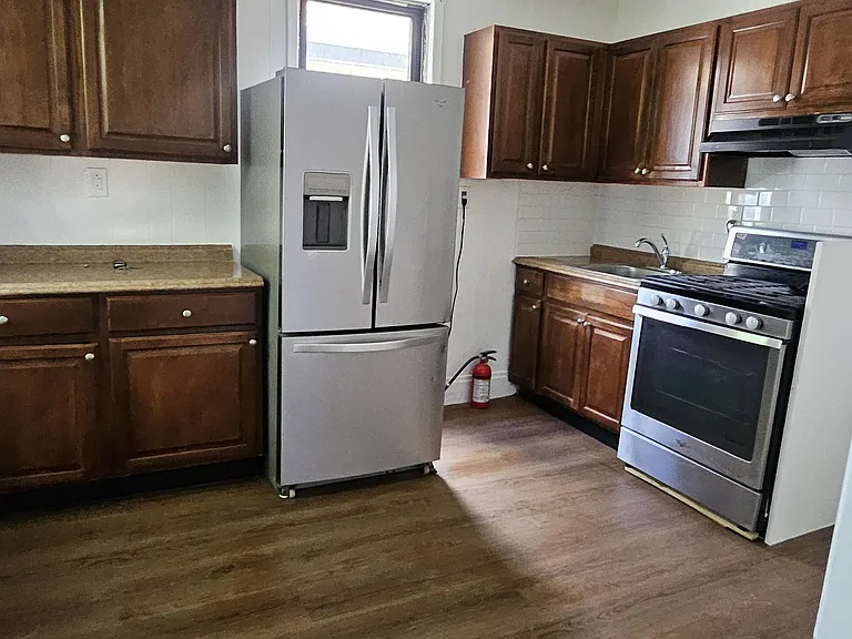 54 Linden St — Photo 2