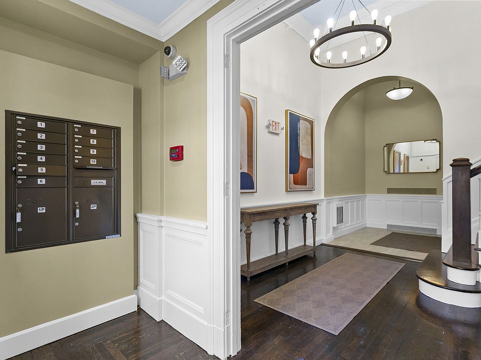 2nd image of 124 Temple St #305