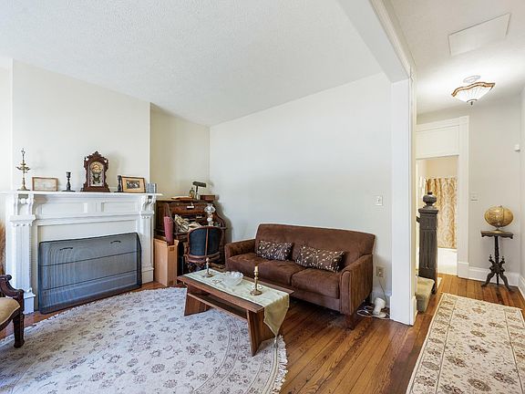 5th image of 613 Cabell St