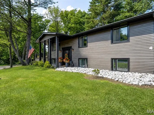 1101 Walnut St, Jerseyville, IL 62052