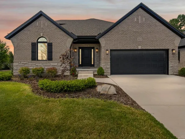 16612 Via Villagio Dr, Macomb, MI 48042