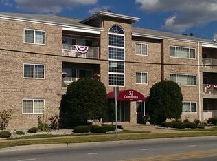 18215 Wentworth Ave APT 2B, Lansing, IL 60438