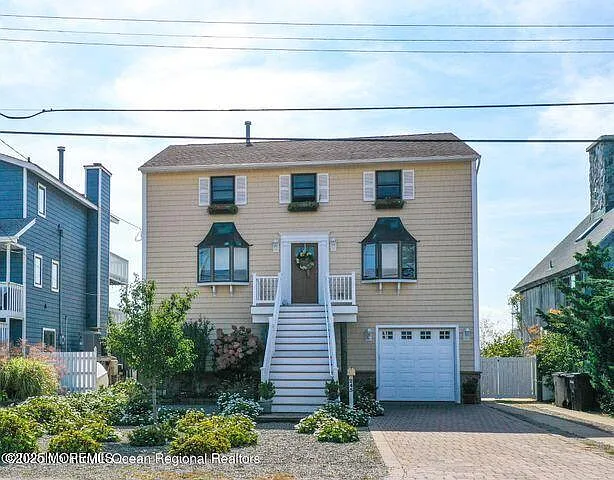 245 24th Ave
