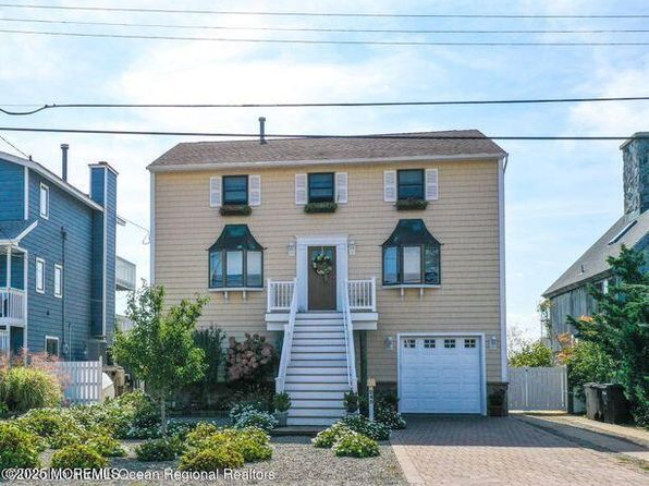 245 24th Ave