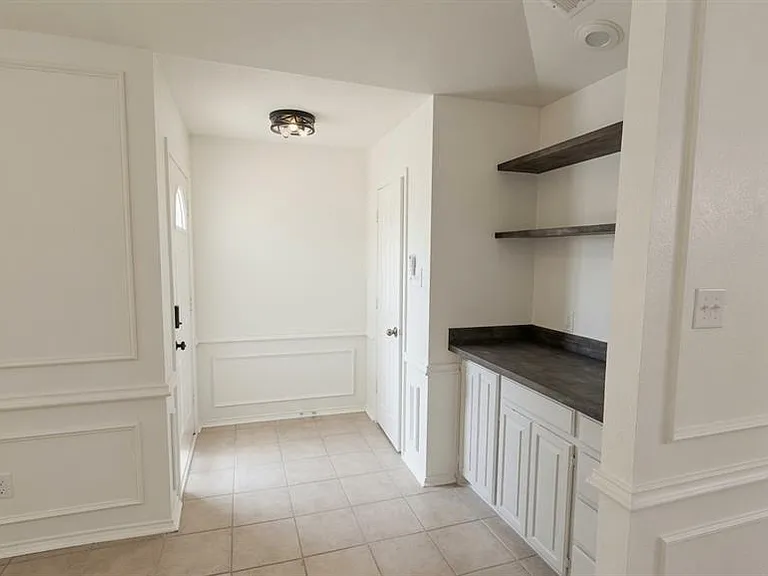 215 Mountainview Dr — Photo 2